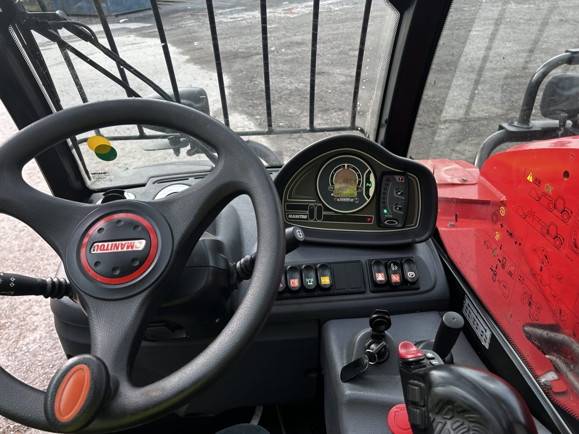 MT 625 H COMFORT 75K ST5 S1 - Interior